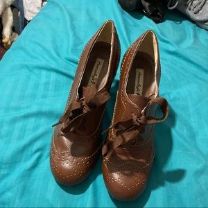 Old vintage style heel